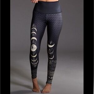 Onzie High Rise Graphic‎ Las Lunas Leggings L